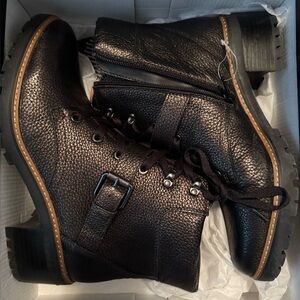 Naturalizer Tia water repellent bronze boots
Wide width
NIB